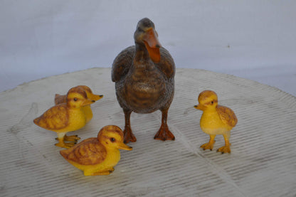 Duck family Bronze Statue - Size: 12"L x 4"W x 9"H.