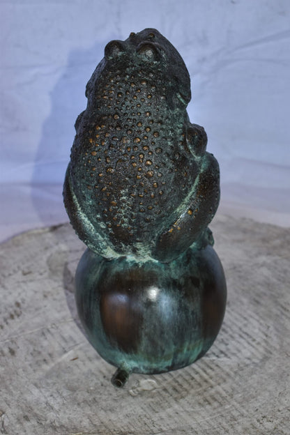 Frog With Green Patina Bronze Fountain Statue