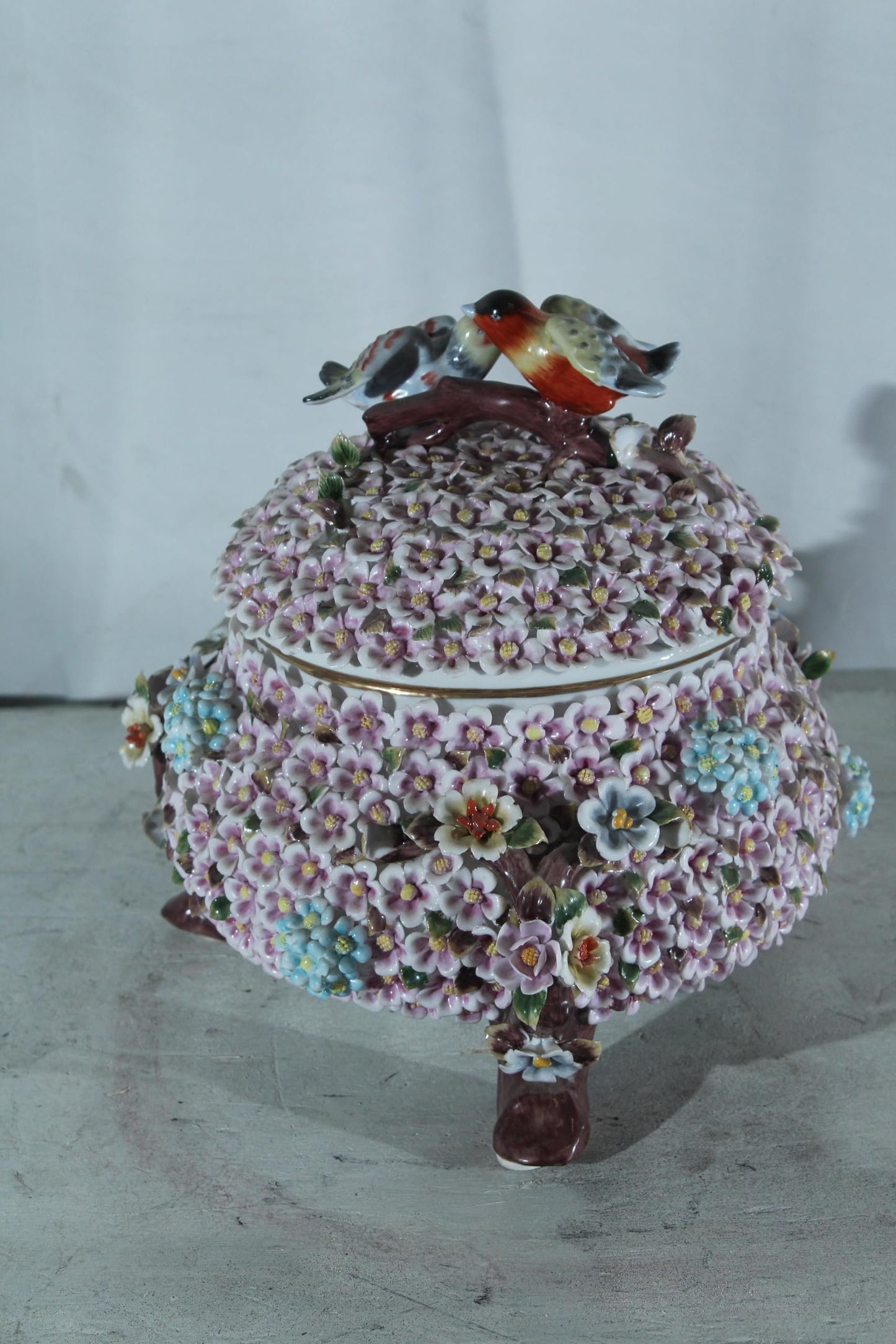 NIFAO Porcelain floral covered box with birds on lid 10"x10"x11"H
