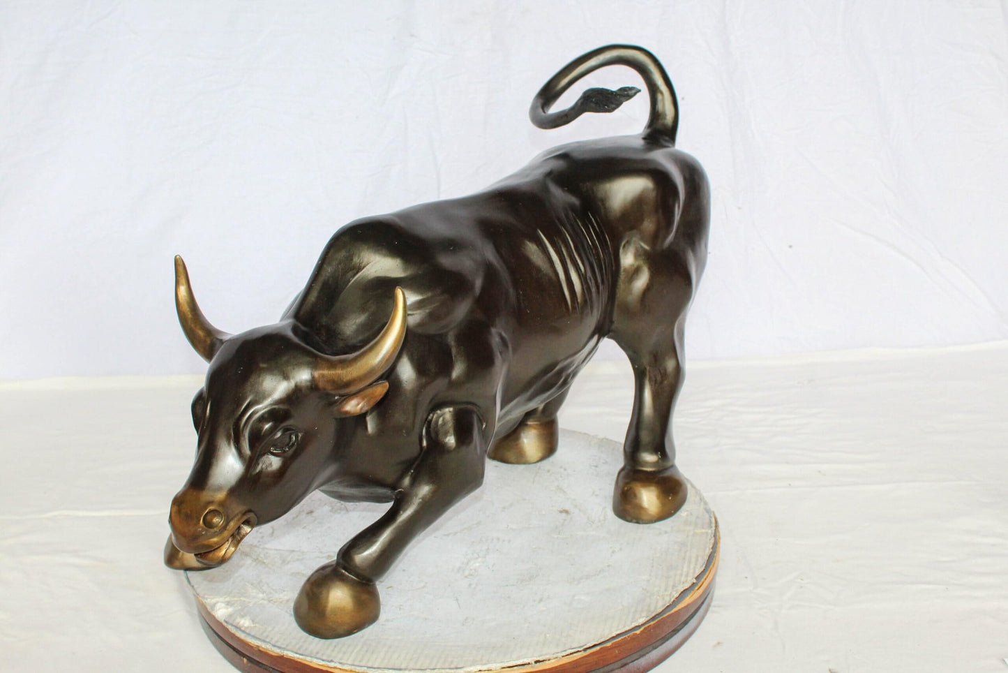 Nifao Wall Street Bull Bronze Statue – Handcrafted Lost Wax Casting – Powerful Charging Bull Symbol of Strength, Wealth & Market Success – Office, Business, and Home Décor – 32" x 16" x 21"H