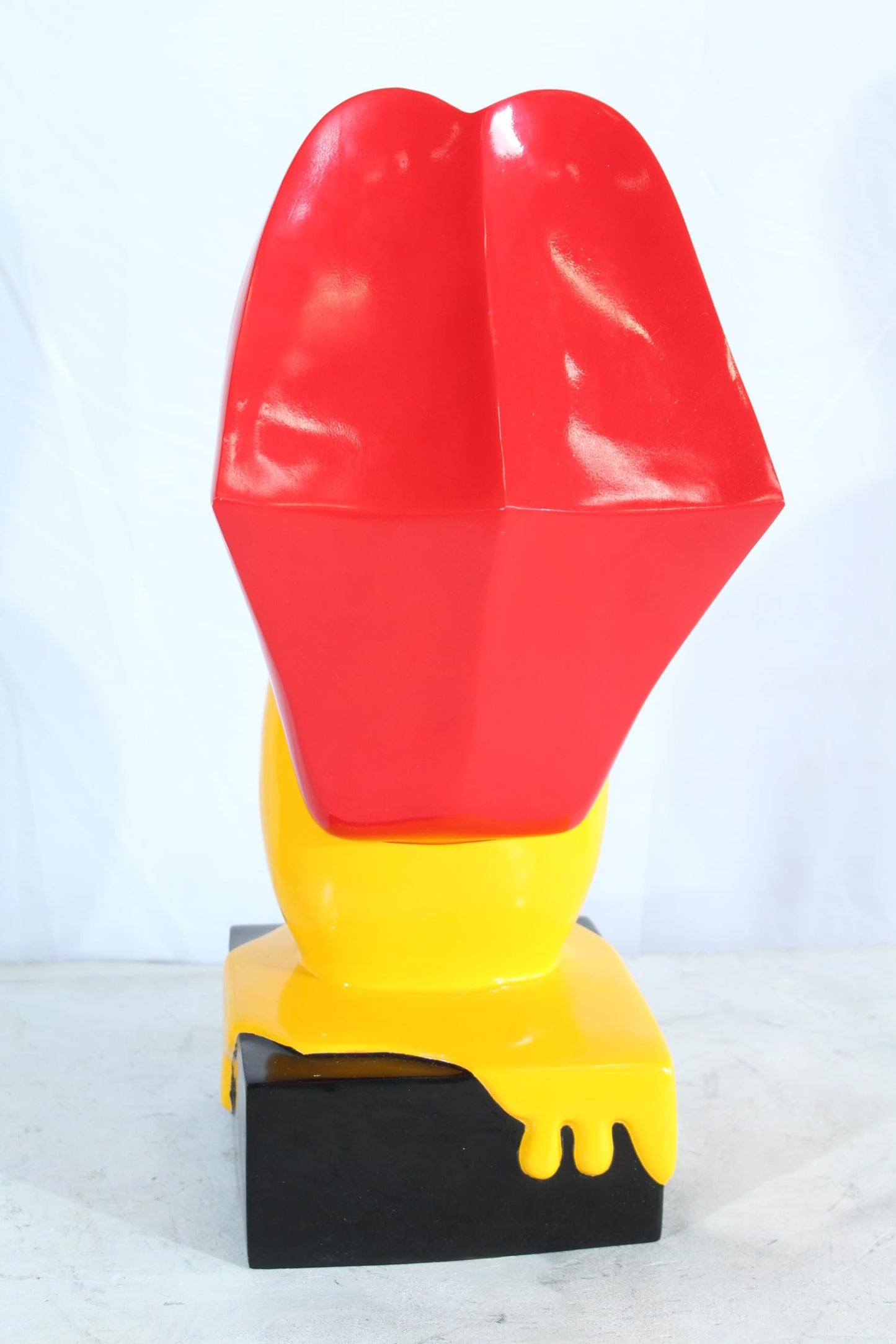NIFAO Rolling Stones Lips Replica with Yellow Tongue Resin Statue 10 x 10 x 22 H