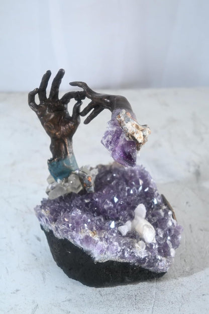 Casasola Engagement Bronze Hands on Amethyst Geode Ebano 7"x6"x8"H