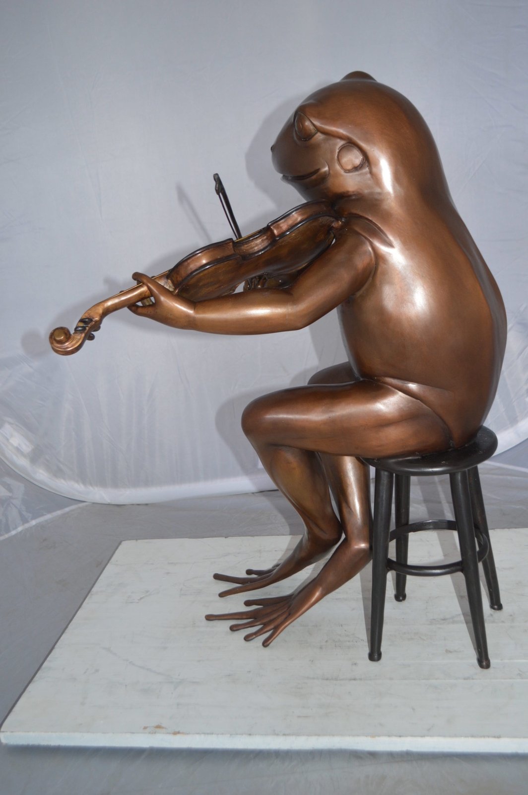 Nifao Human-Size Bronze Frog Playing Violin Statue – Whimsical Animal Musician Sculpture on Chair, Indoor/Outdoor Decor - 29" L x 18" W x 29" H