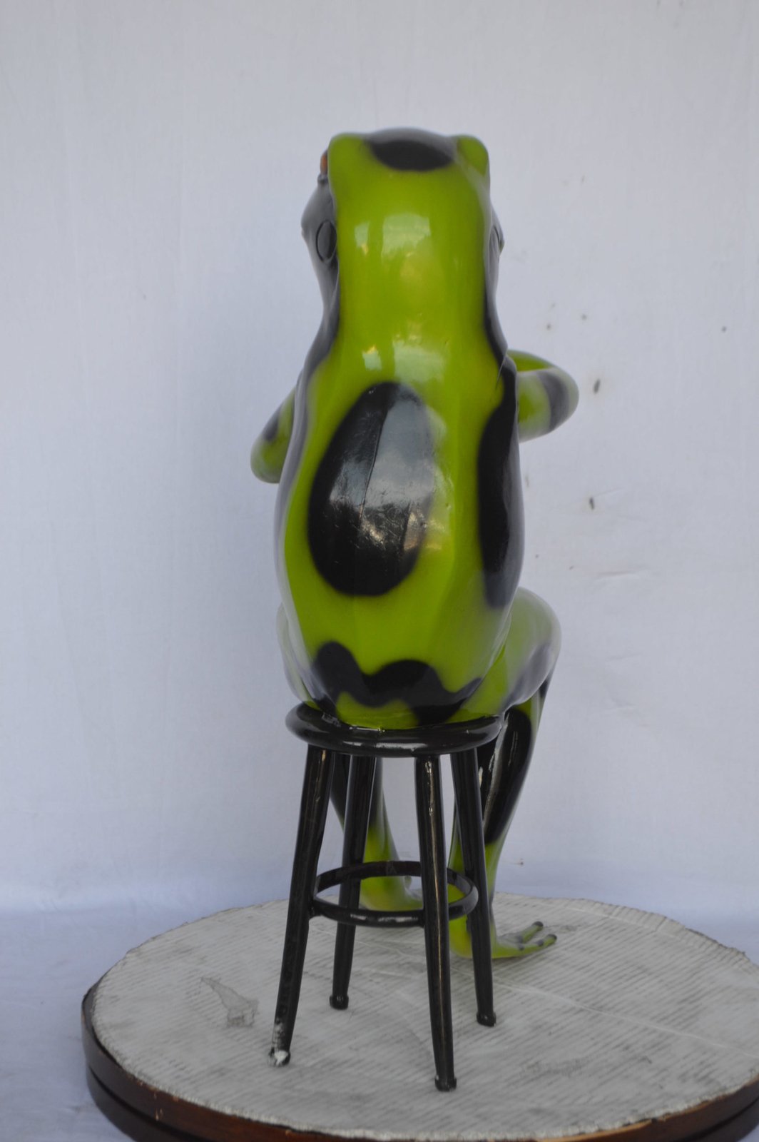 Green frog playing saxophone bronze statue - Size: 23"L x 15"W x 30"H.