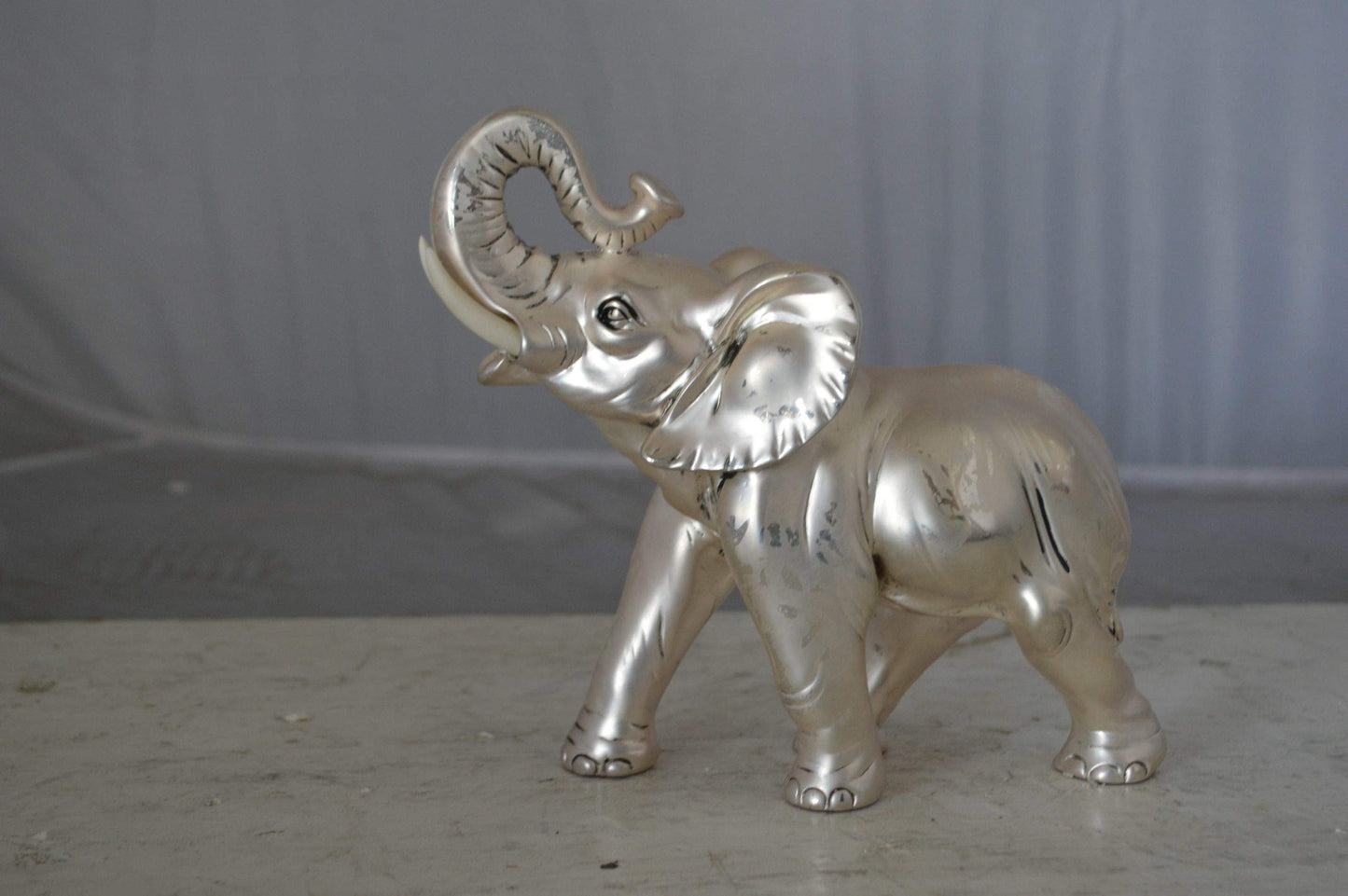 Elephant statue made of resin - Size: 9"L x 4"W x 8"H.