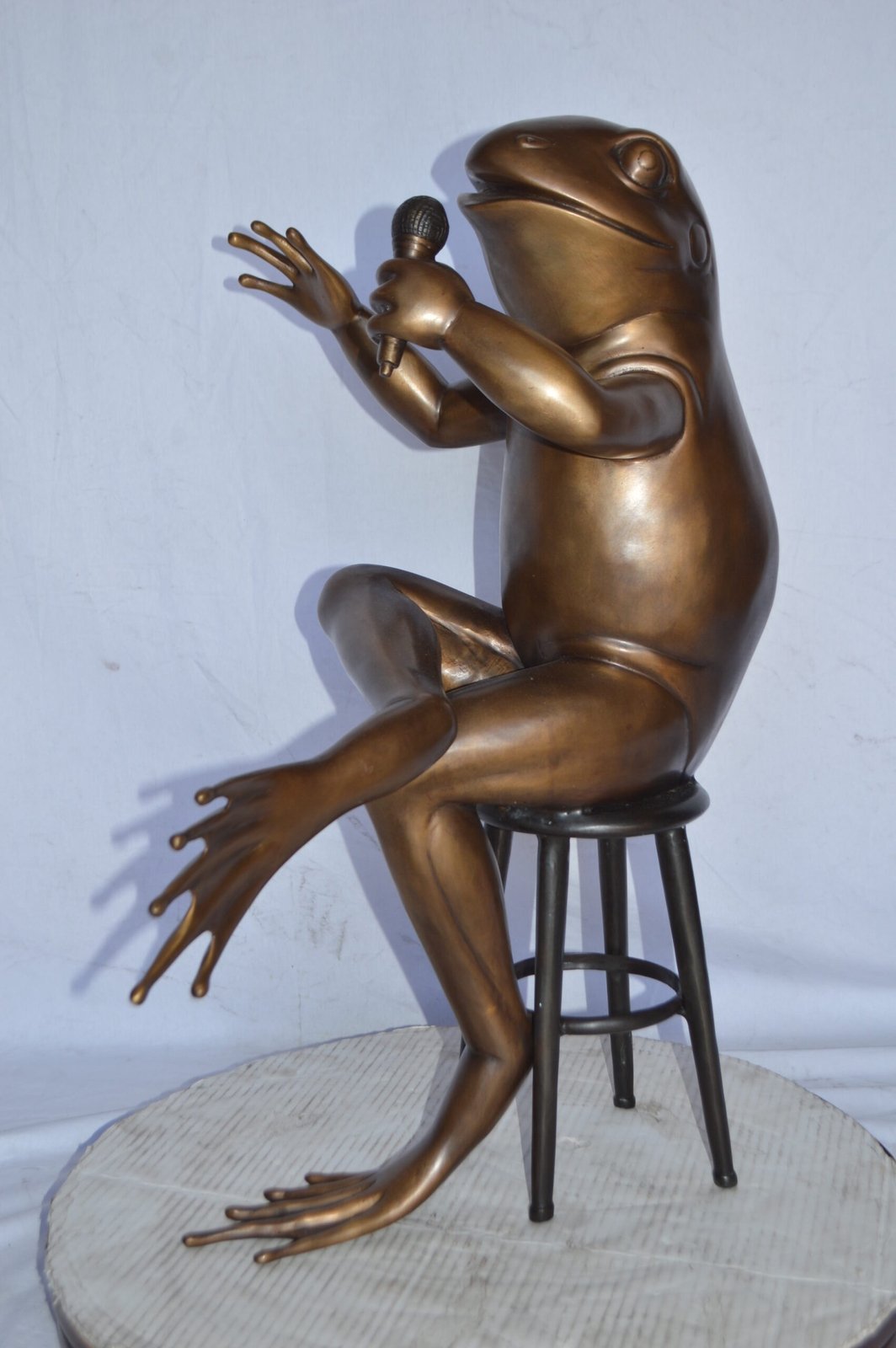Comedic Frog bronze statue - Size: 25"L x 20"W x 30"H.