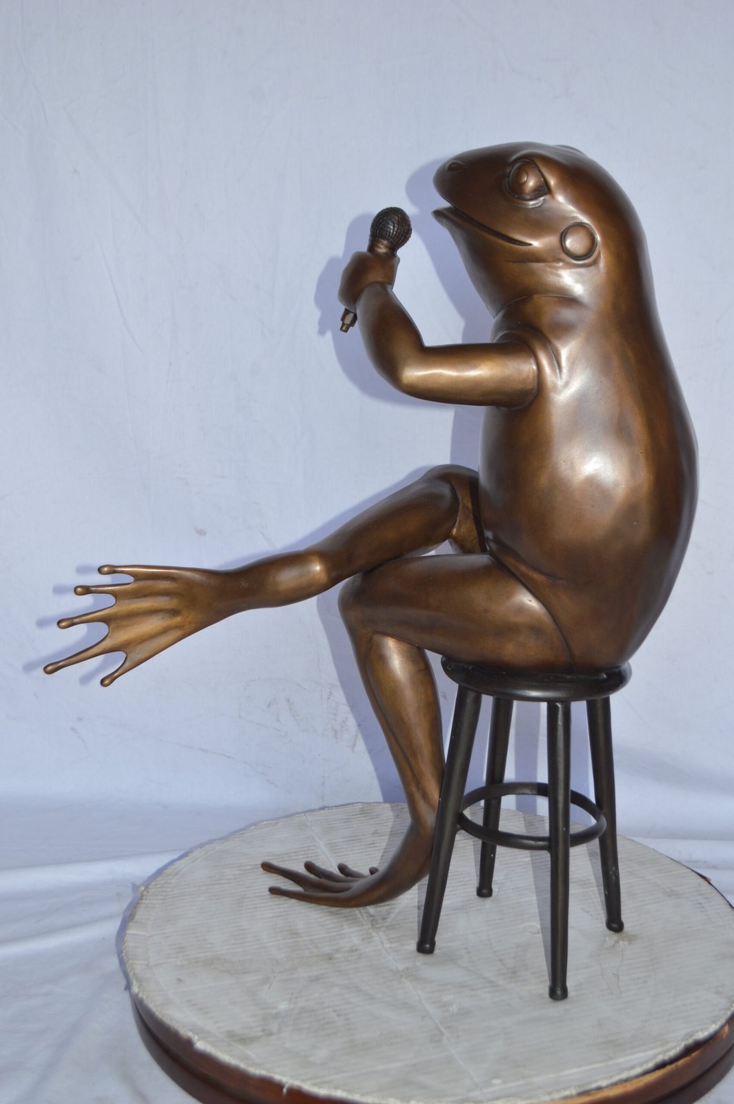 Comedic Frog bronze statue - Size: 25"L x 20"W x 30"H.