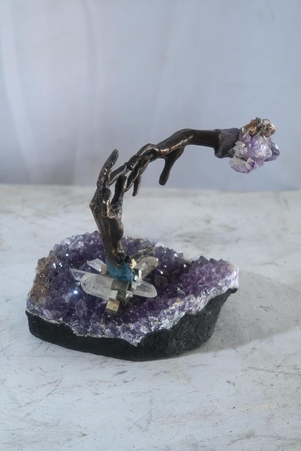 Casasola Engagement Bronze Hands on Amethyst Geode Ebano 7"x6"x8"H