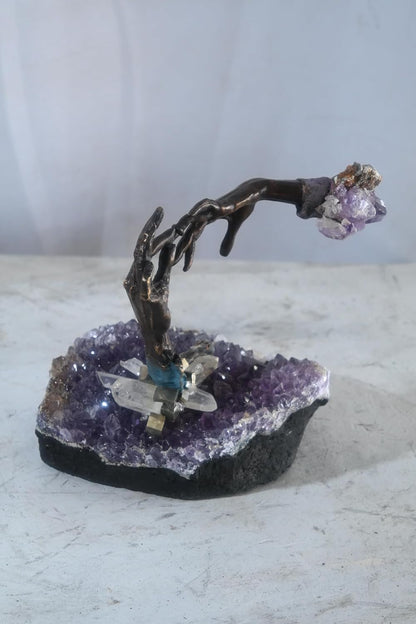 Casasola Engagement Bronze Hands on Amethyst Geode Ebano 7"x6"x8"H