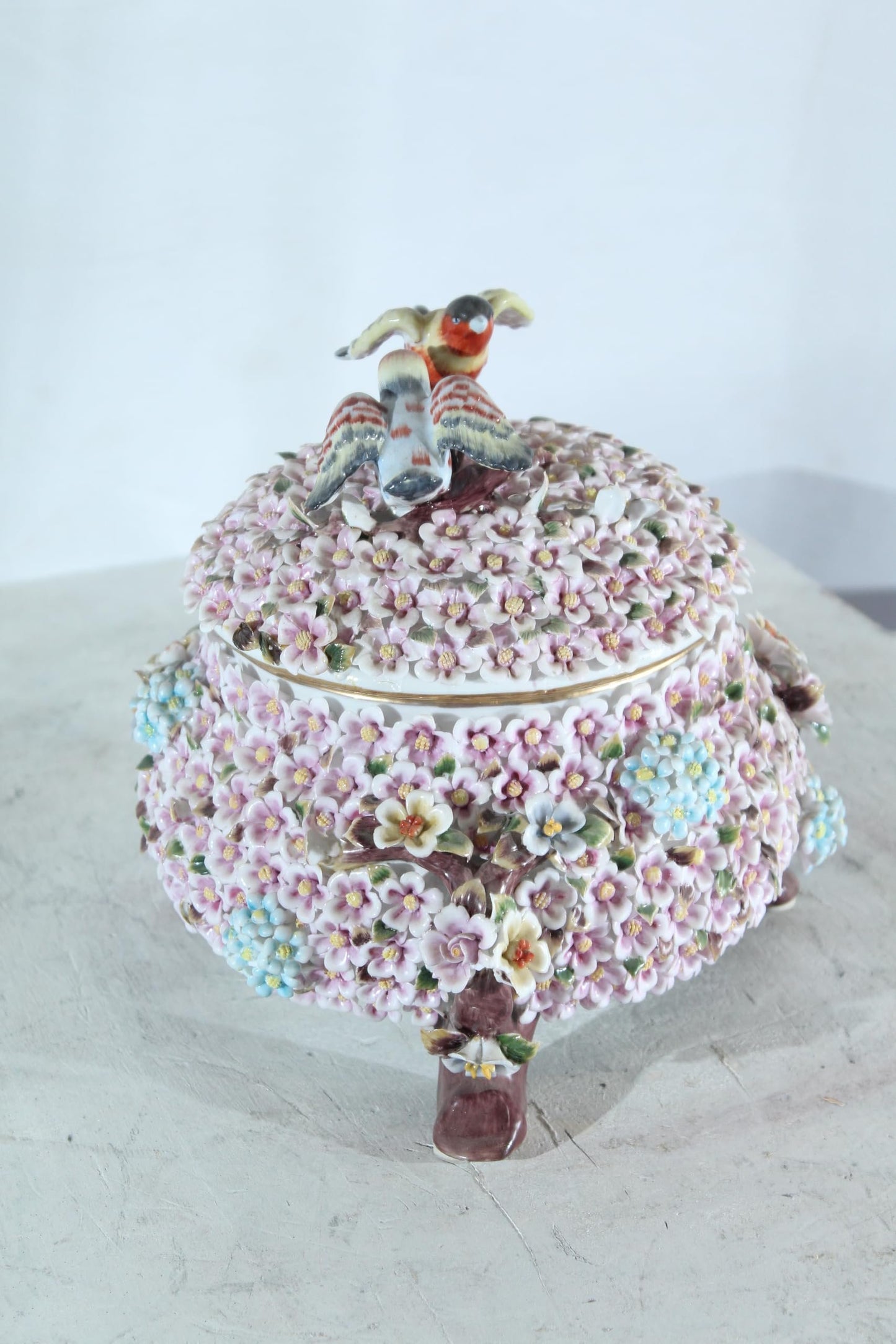 NIFAO Porcelain floral covered box with birds on lid 10"x10"x11"H