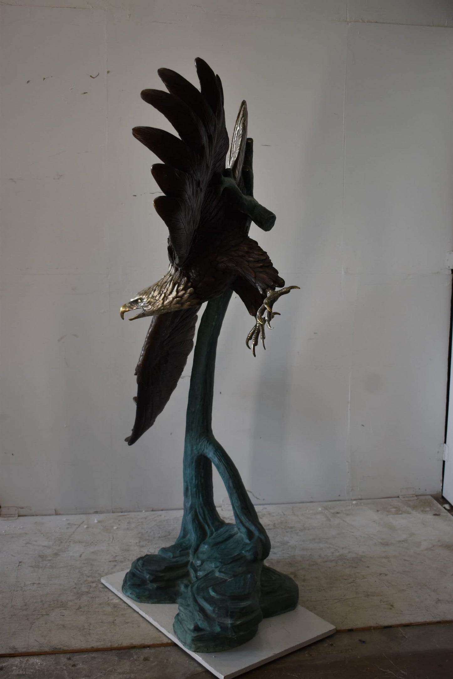 Giant Eagle in Action Looking for His Prey Bronze Statue Size: 78" x 28" x 74"H
