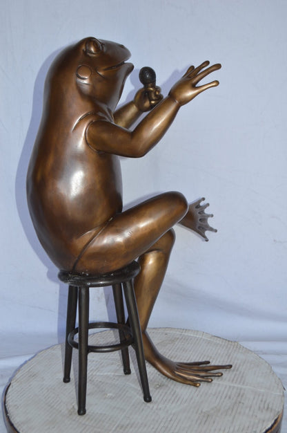Comedic Frog bronze statue - Size: 25"L x 20"W x 30"H.