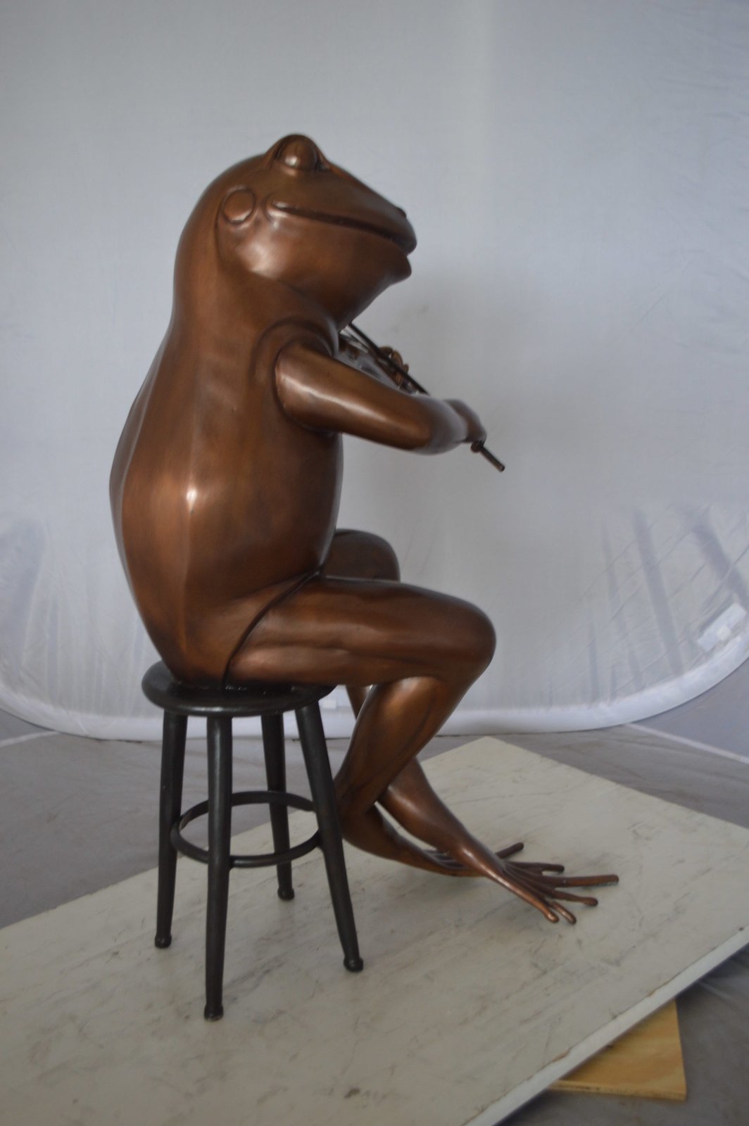 Nifao Human-Size Bronze Frog Playing Violin Statue – Whimsical Animal Musician Sculpture on Chair, Indoor/Outdoor Decor - 29" L x 18" W x 29" H