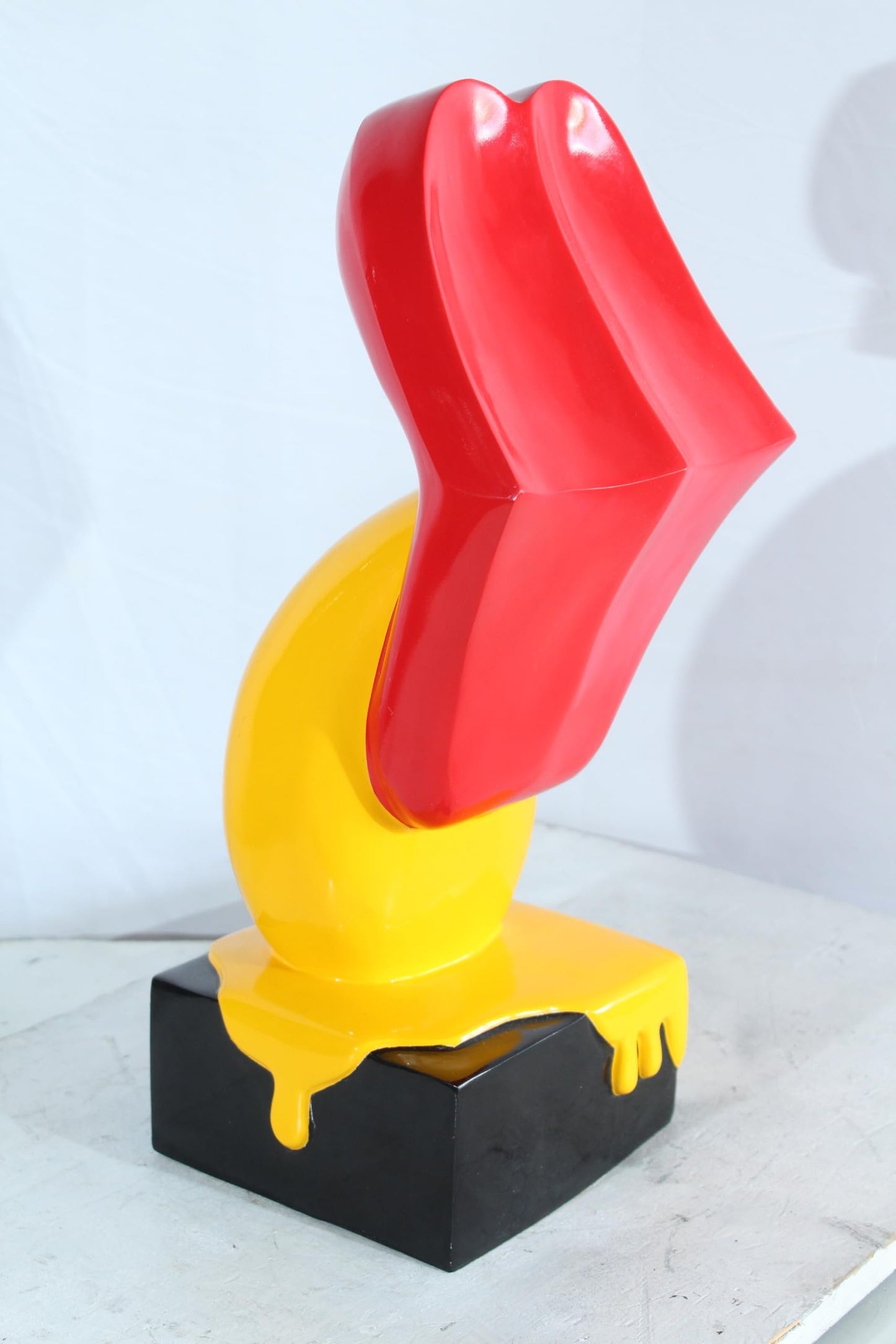 NIFAO Rolling Stones Lips Replica with Yellow Tongue Resin Statue 10 x 10 x 22 H