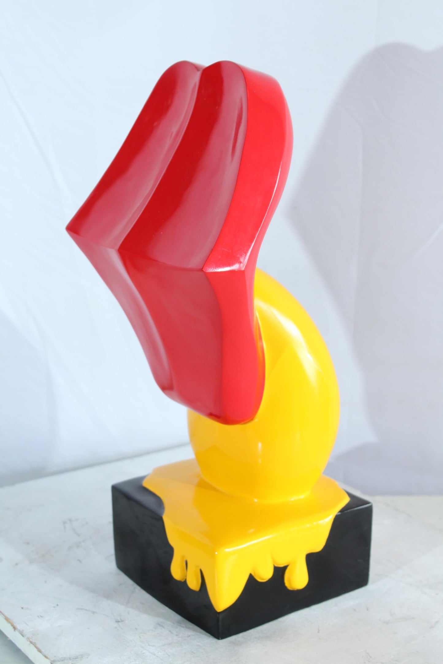 NIFAO Rolling Stones Lips Replica with Yellow Tongue Resin Statue 10 x 10 x 22 H