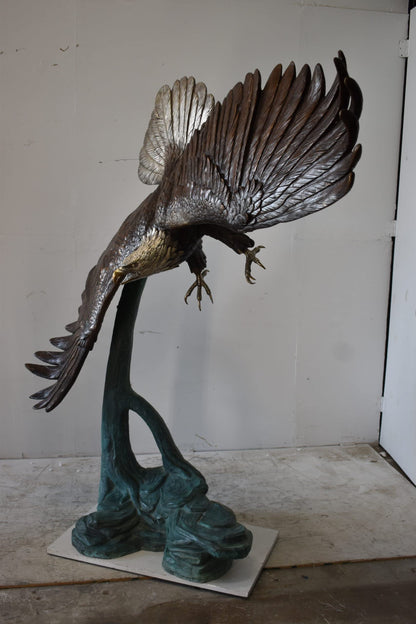 Giant Eagle in Action Looking for His Prey Bronze Statue Size: 78" x 28" x 74"H