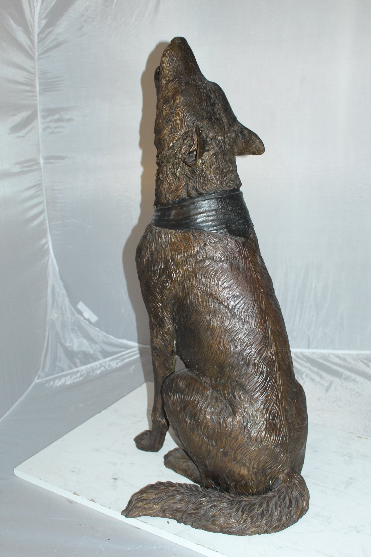 Nifao Howling Wolf Metal Garden Statue – Modern Hand-Finished Stunning Large Sculpture, Elegant Outdoor Décor for Yard, Patio, or Landscape for Animal Lovers, 16" L x 20" W x 37" H