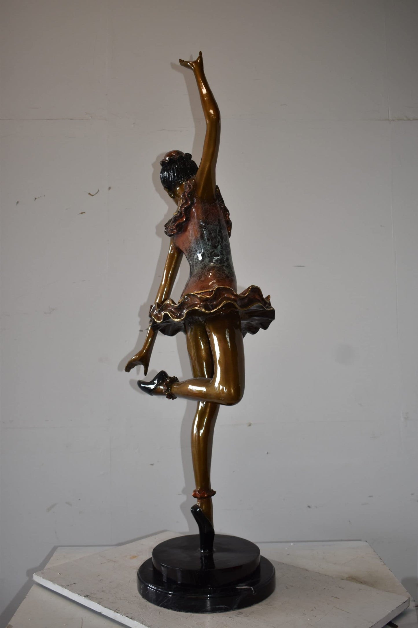 Ballet Dancer Ballerina on her Tippy Toes Bronze Statue