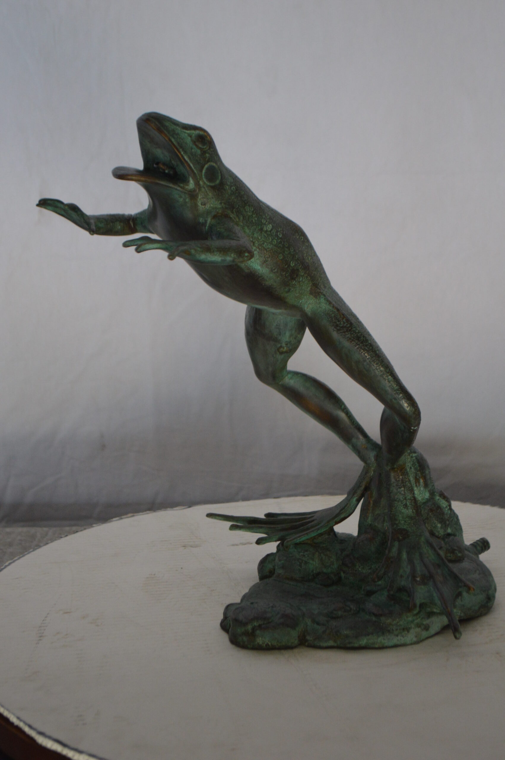 Frog Jumping Bronze Statue Fountain - Size: 11L x 13W x 16H. - NiFAO
