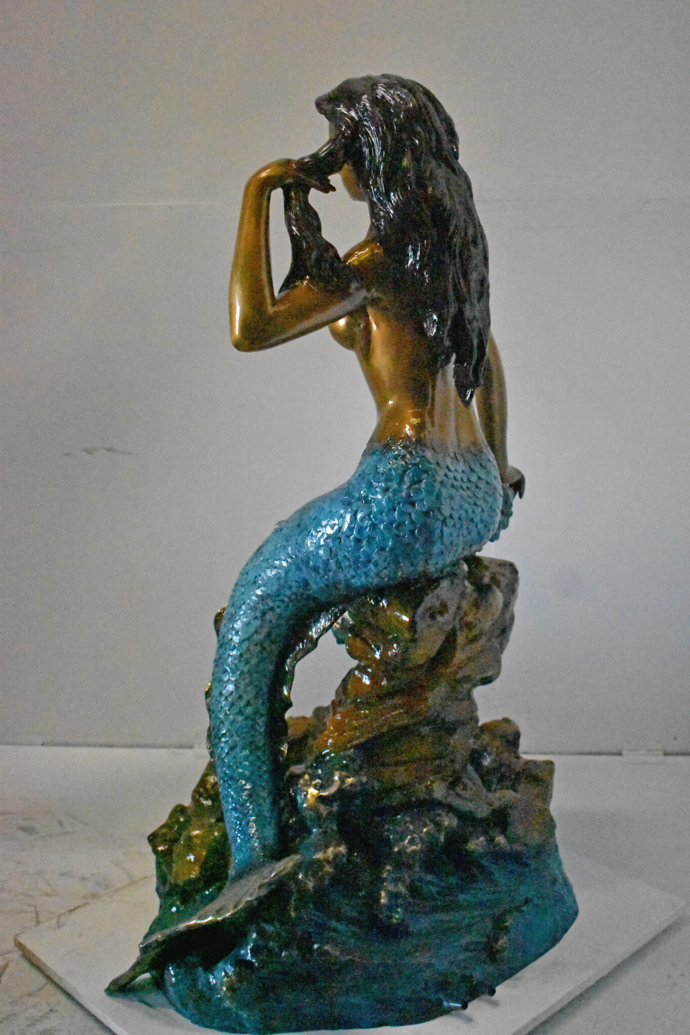 mermaid statue decor